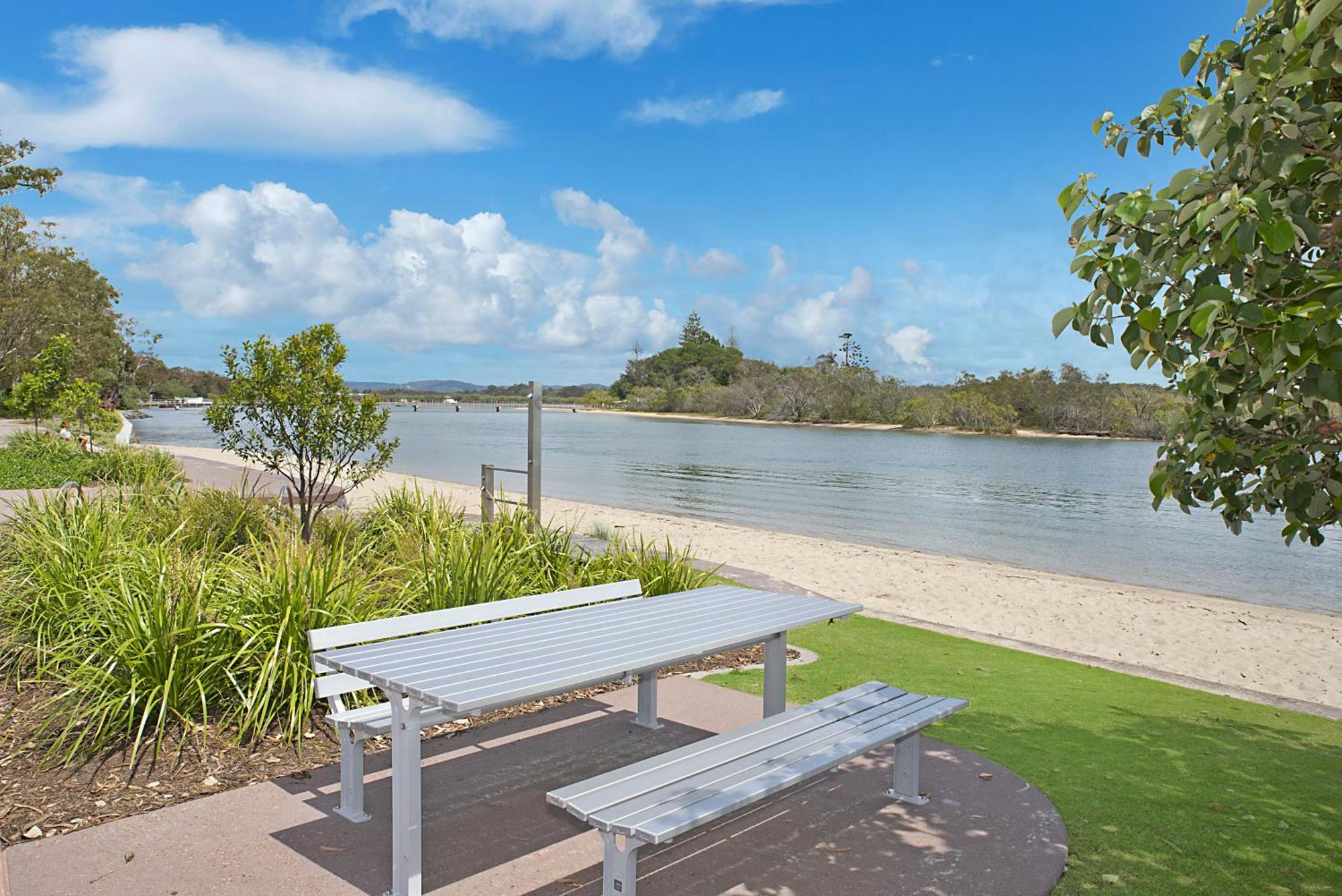 Comfortable & Convenient Coastal Apartment